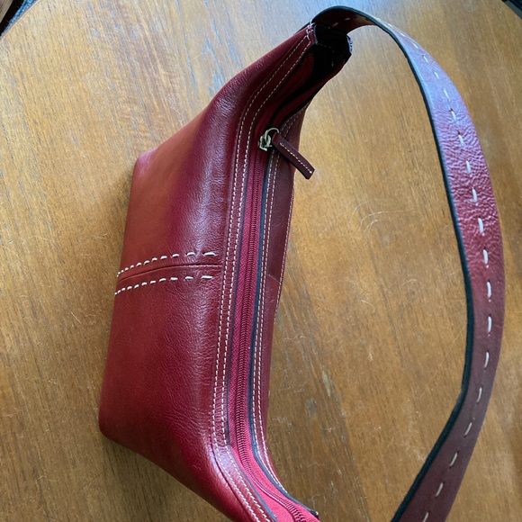 Red purse, white stitching, multiple pockets - Picture 2 of 8